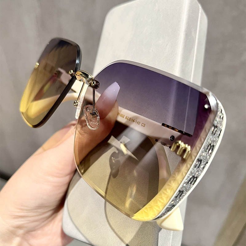 Versione polvere scintillante coreana alla moda piena di stelle, donna con montatura grande, sensazione di fascia alta per le case, Instagram casual_voghion.com