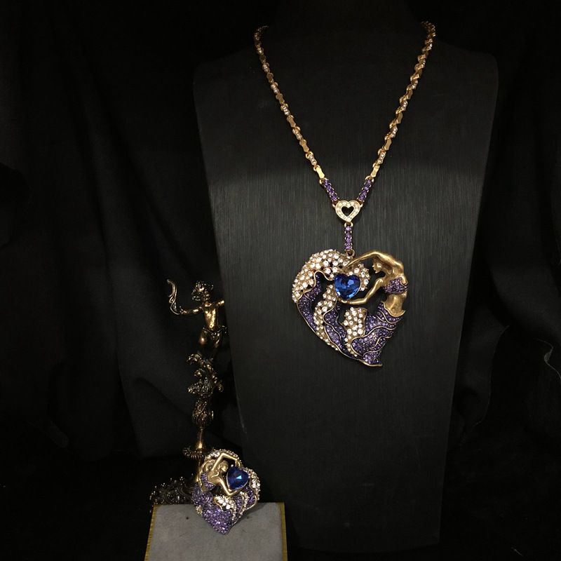 Vintage Retro Jewelry Personality Design Pave Blue Diamond Ring Heart Pendant Necklace Sweater Chain Versatile Women_voghion.com