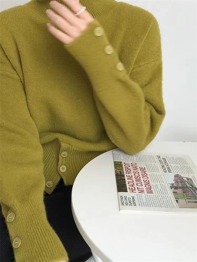 Pull doux à col montant d'inspiration japonaise pour femme - Pull décontracté à boutons rétro (blanc cassé/kaki/vert olive/noir/gris)_voghion.com