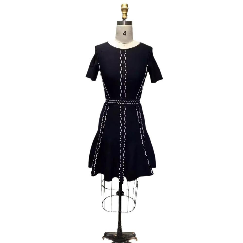 Elegantes schwarzes Strickpulloverkleid mit 3D-Muster – Slim Fit Rundhals-Kurzarm-Tunika für Damen_voghion.com