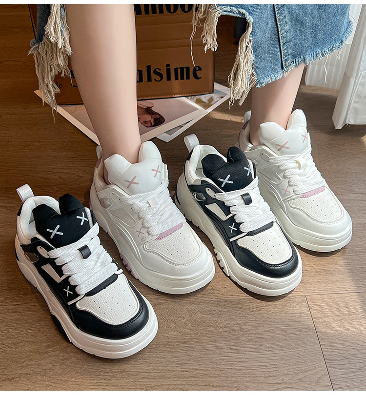2023 Otoño Nueva versión coreana de las zapatillas deportivas y de ocio de suela gruesa con cordones y orejas de conejo rojas de moda Zapatos blancos pequeños para mujer_voghion.com