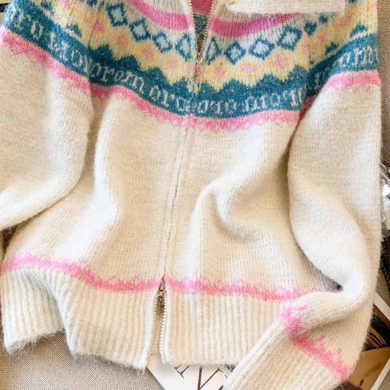 Cardigan in maglia Fair Isle – Carré ricamato a mano di ispirazione nordica e colletto in pelliccia sintetica (taglia unica, capo essenziale per l'inverno, con cerniera frontale)_voghion.com