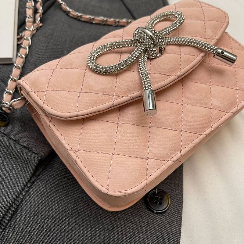 2024 Neue Damenhandtasche, europäische und amerikanische Mode, trendige Metallschließe, Schleifendekor, kompakte und leichte Schulter-/Umhängetasche_voghion.com