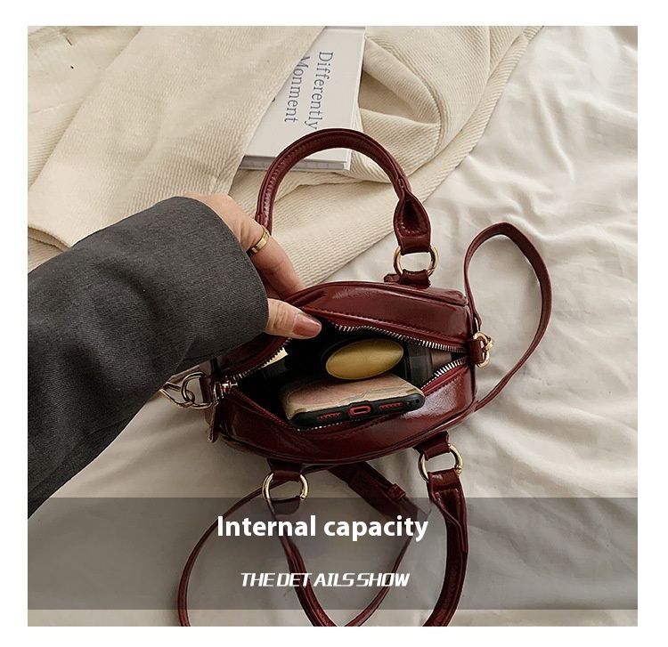 Fashionable Hand-held Bowling Bag For Women 2024 New Item Niche Retro Shell Bag High-end And Versatile Shoulder Bag Crossbody Bag_voghion.com