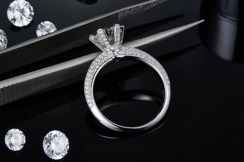 1 Karat Moissanit-Ring der Güteklasse D – Verlobungsring aus 925er Sterlingsilber mit sechs Krappen_voghion.com