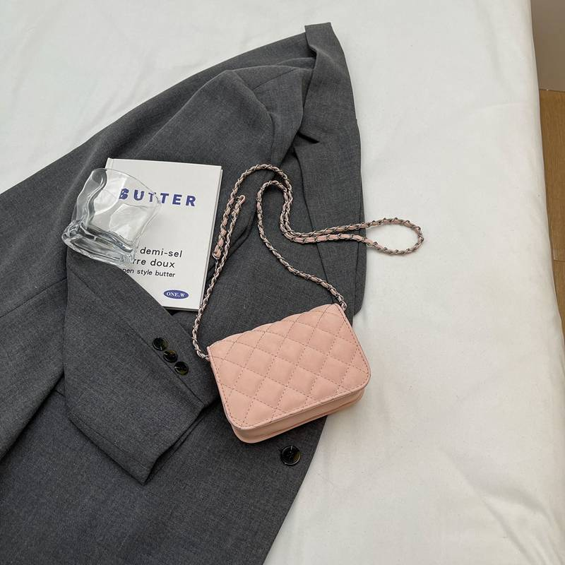 2024 Neue Damenhandtasche, europäische und amerikanische Mode, trendige Metallschließe, Schleifendekor, kompakte und leichte Schulter-/Umhängetasche_voghion.com