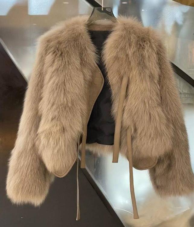 Frost Fox – Luxuriöser Bomber aus Kunstpelz (schlanke Silhouette + fühlbare Wärme)_voghion.com