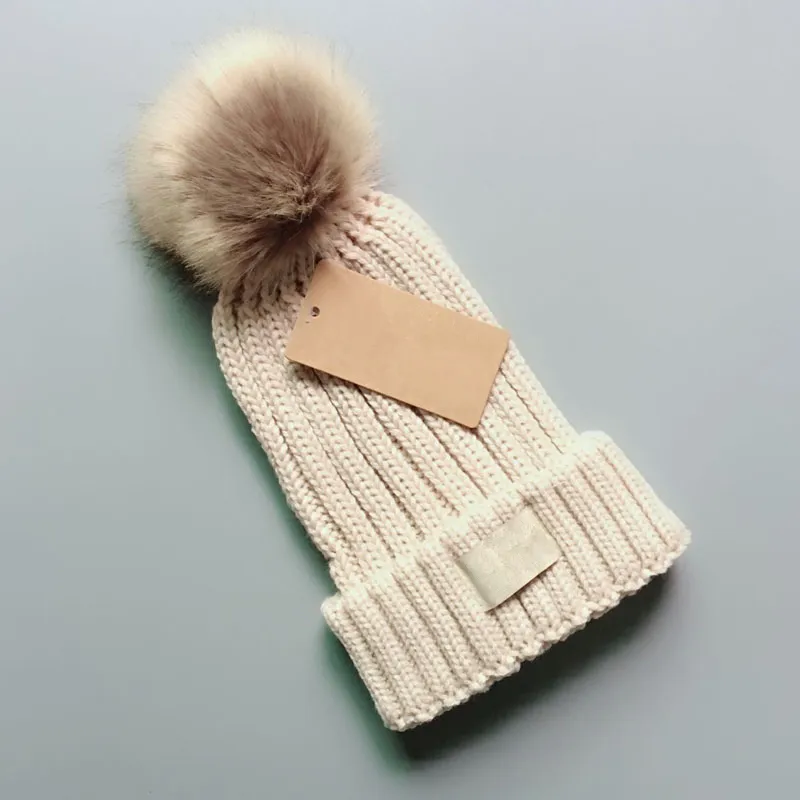 Lüks Kürk Ponponlu Çocuk Şapkası Moda Kış Şapkaları Çocuklar İçin Şapkalar Bebek Düz Renk Tasarımcı Örgü Bereler yetişkin boyutu ve çocuk boyutu Çıkarılabilir ponpon_voghion.com