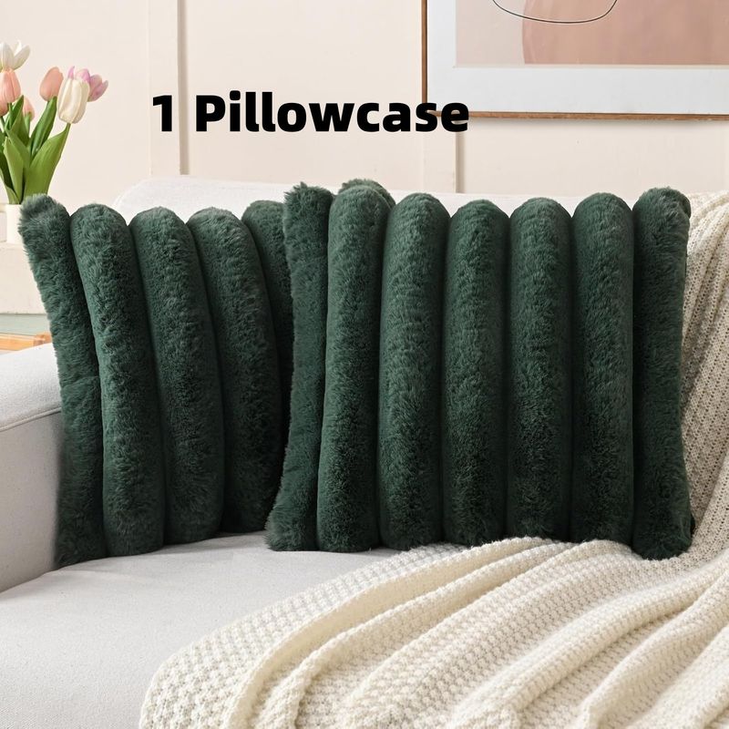 La federa è un semplice cuscino quadrato per la decorazione del divano di casa_voghion.com