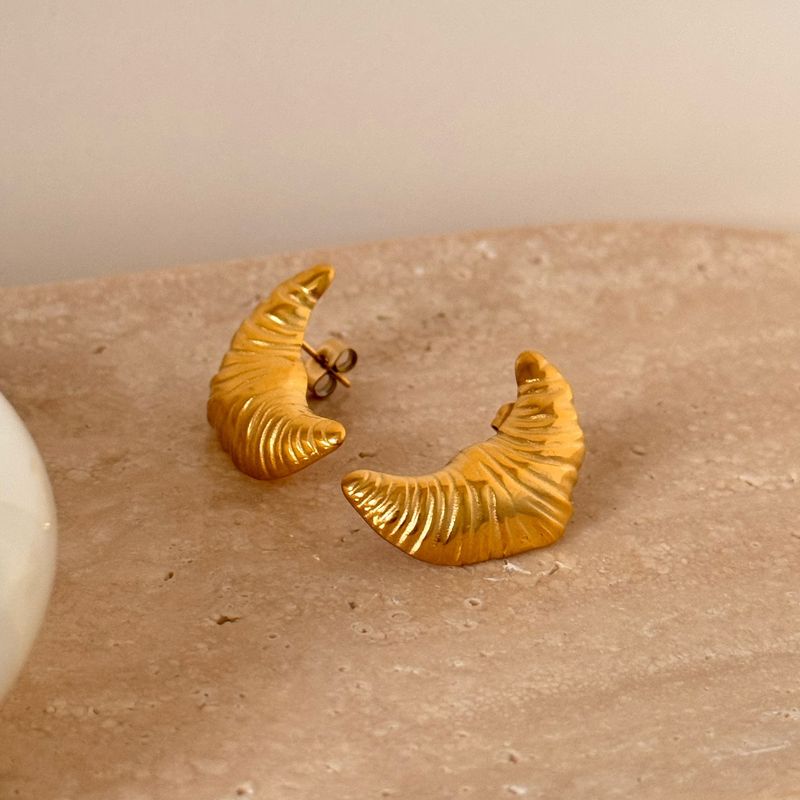 Real Gold Electroplated Titanium Steel Vintage Retro Embossed Moon Fold Earrings_voghion.com