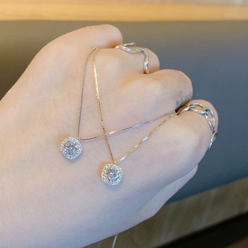 Versilberter Zirkon-Charme-Anhänger für Damen, Instagram, kalt, japanisch und koreanisch, vielseitig, voller Diamant, quadratisch, geometrisch_voghion.com