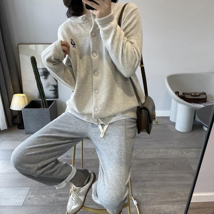 Damenbekleidung Bär Wollpullover Damen Kaschmir Strickjacke Herbst und Winter 100 Rundhals Langarm Pullover Mantel Strickpullover_voghion.com