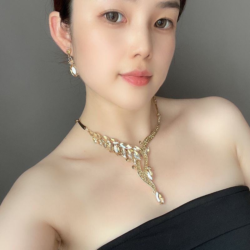 Set di orecchini con collana di cristallo champagne alla moda e minimalista, accessori per abiti formali, per banchetti, esagerati_voghion.com