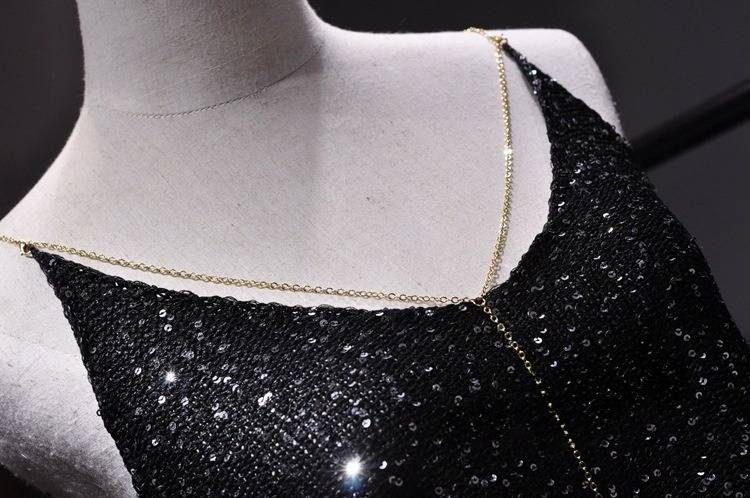 Abbigliamento da donna, canotta estiva con scollo a V e paillettes, con bretelline, ciondolo a catena in metallo, top sexy con schiena scoperta, camicia da donna_voghion.com