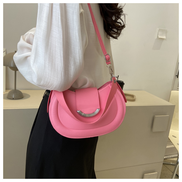 Borsa semplice per ascelle di nicchia Borsa casual a mezzaluna popolare 2023 Nuova borsa estiva Borsa a tracolla di tendenza della moda da donna_voghion.com