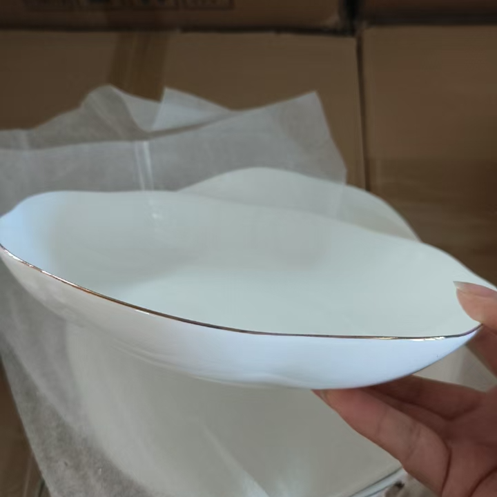 Vajilla de cerámica de lujo con diamantes y borde dorado: vajilla minimalista creativa con borde dorado_voghion.com