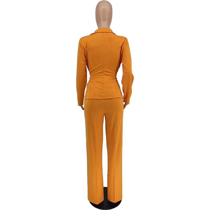 Completo da donna in due pezzi, composto da blazer e pantaloni aderenti, sexy, in tinta unita e con cintura annodata in vita_voghion.com