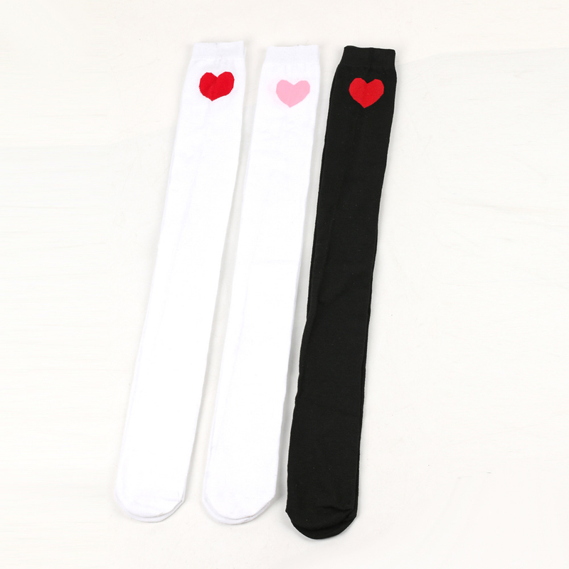 Valentine's Day dates will have over-the-knee stockings and love stockings_voghion.com