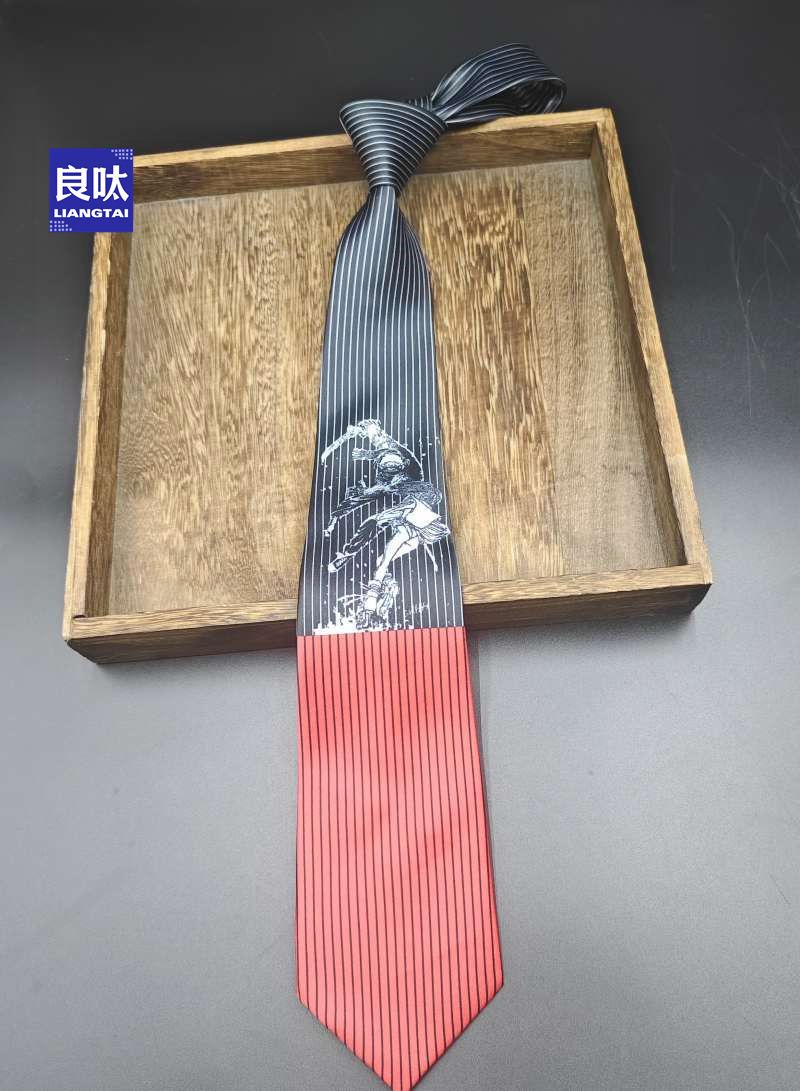 Cravatte con motivi artistici per uomo e donna: accessori casual unici con un design Y2K_voghion.com