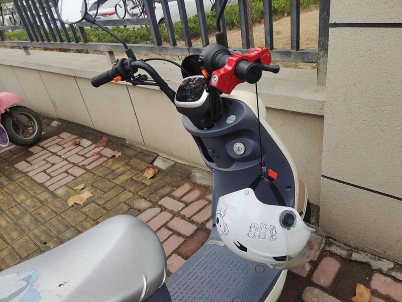 Frein de scooter électrique avec corde, pendentif, casque de sécurité, guidon de moto, poignée antivol étanche, klaxon antivol_voghion.com
