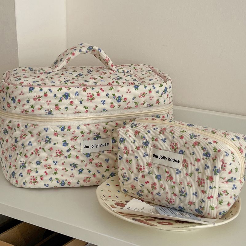 Blumen-Kosmetiktasche, süße, tragbare Cartoon-Spültasche für Studenten, gesteppt, große Kapazität, süße, frische Aufbewahrungstasche_voghion.com
