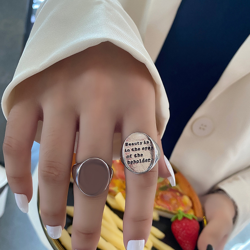 Sterling Silber VENUS Retro-Punk-Stil Englischer Buchstabe Breitgesichtiger Ring Nischen-Kreativer Zeigefinger-Ring-Juwel_voghion.com