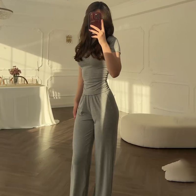 Kadın Geniş Paça Pantolon Takımı - İş ve Günlük Kullanım İçin Şık Yuvarlak Yaka Üst ve Dökümlü Pantolon_voghion.com
