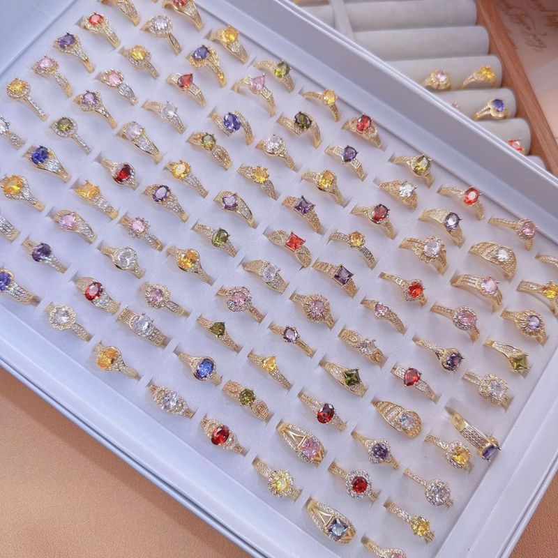 Anello elegante e di lusso leggero con micro pavé di zirconi misti per donna, placcato oro, con mantenimento del colore_voghion.com