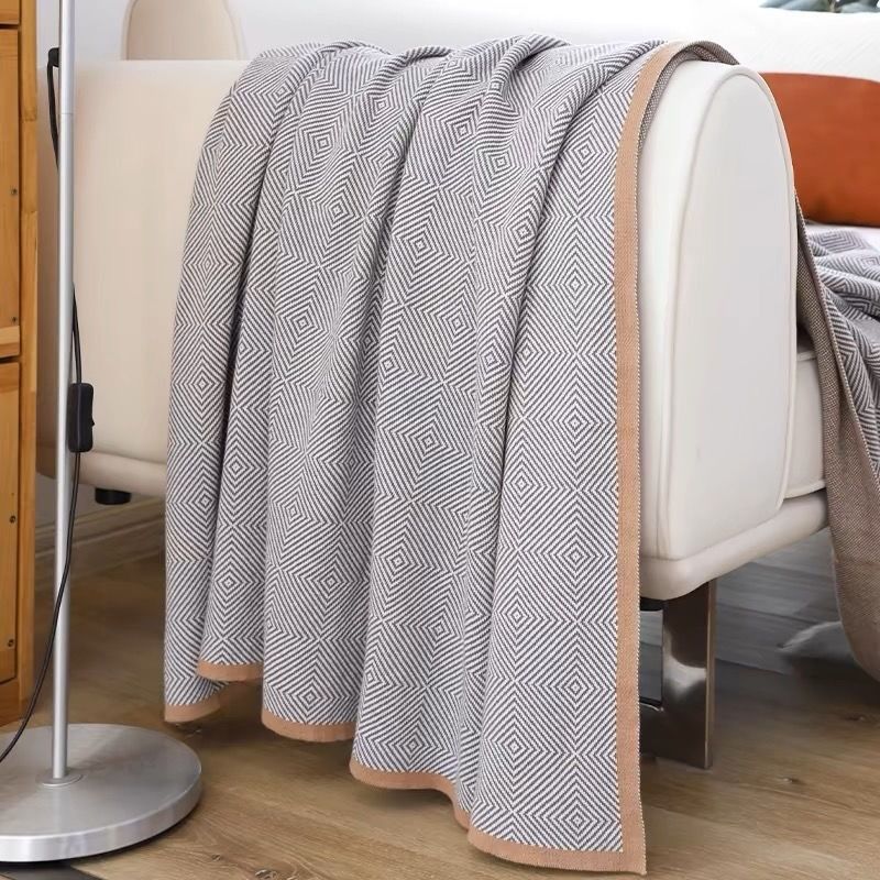 Q3Y Light Luxury Nordic Style Air Conditioning Nap Sofa Throw Bed Airplane Blanket_voghion.com