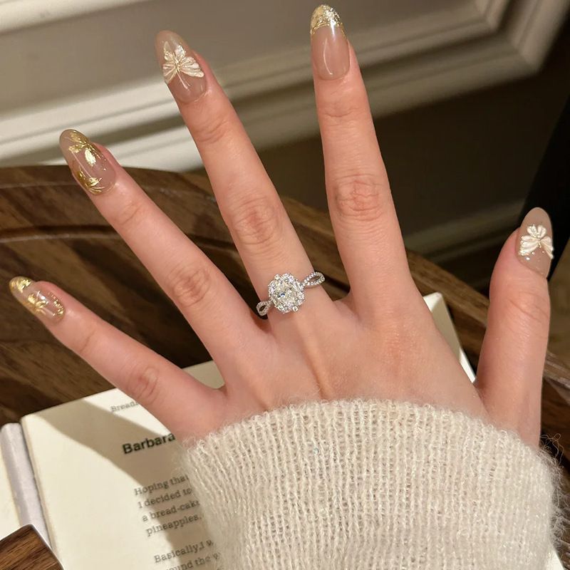 Sparkling Moissanite With Crushed Brick For Women, Luxurious High-End Feel, Pigeon Egg Niche Design, Elegant And_voghion.com
