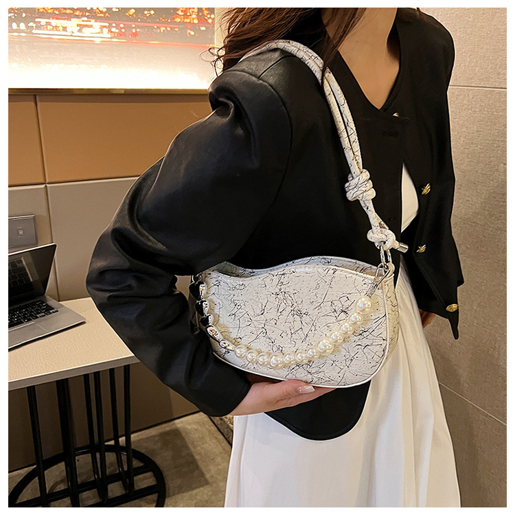 Unterarmtasche Damen 2023 Neues Nischendesign High-End-Perlenschulter-Umhängetasche im ausländischen Stil explosiver Stil kleine quadratische Tasche_voghion.com