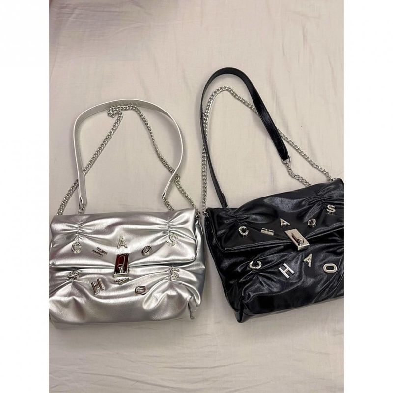 Borsa a tracolla con motivo a gnocco testurizzato da donna, nuova collezione 2025 con strass_voghion.com