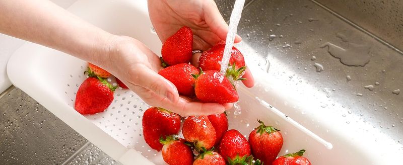 Expandable Sink Colander Strainer Basket Wash Drain Dry Dishes Veggies Pasta Kitchen Utensil Drainer Tool Home Essential Gray_voghion.com