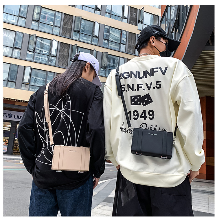 Uusi Hot Single Shoulder miesten ja naisten muotitrendi, Box hopea Crossbody -laukku, henkilökohtainen reppu, pieni neliö_voghion.com