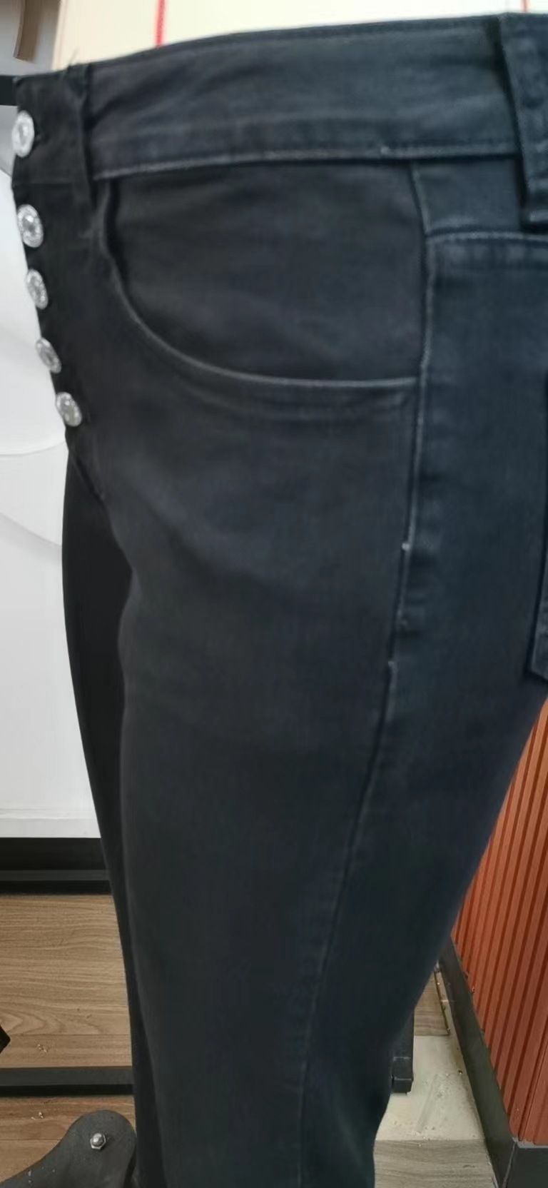 pantaloni a matita per piedi piccoli in denim nero versatile elasticizzato, pantaloni stivali, desiderano donne alla moda_voghion.com