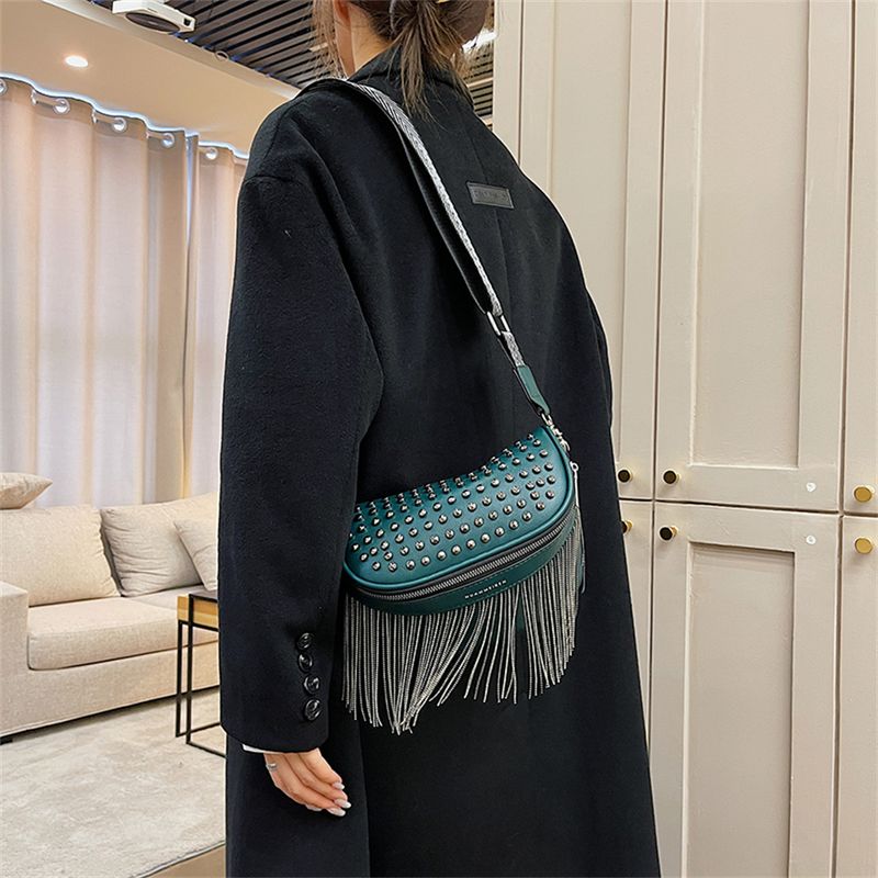 Luxus Frau Brust Mode Quaste Leder große Kapazität Crossbody Sling Frauen Taille Tasche Casual Niet Design Reise Sac_voghion.com
