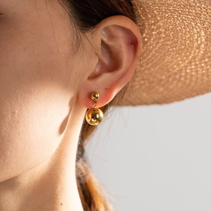 Orecchini lunghi versatili alla moda in stile Instagram con pendente a sfera in acciaio inossidabile oro 16k_voghion.com