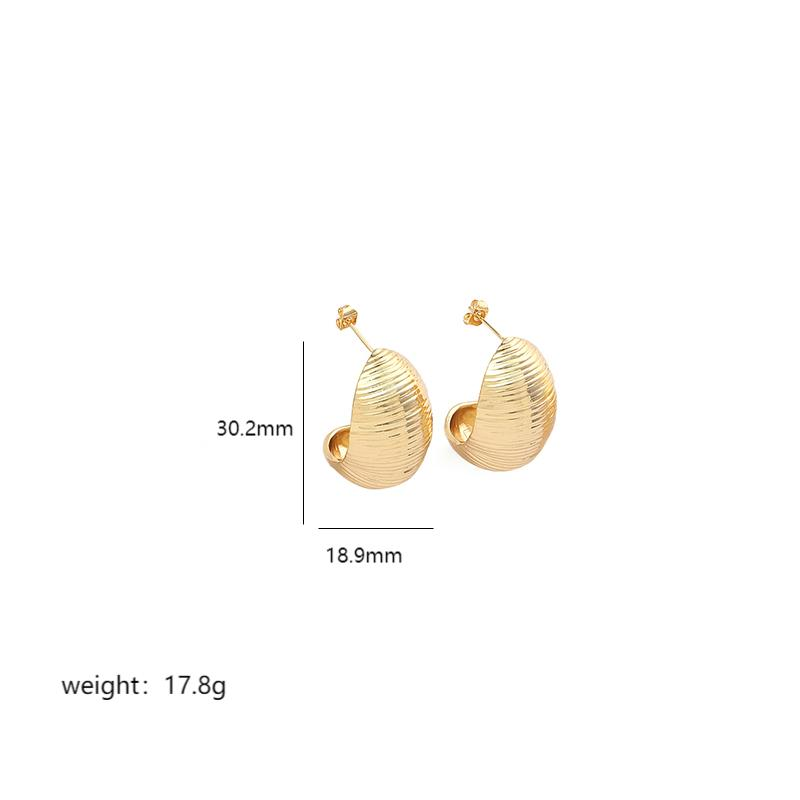 The latest trendy retro style with a stylish mirror stripe and droplet shaped earrings, paired with minimalist goddess ear accessories for parties_voghion.com