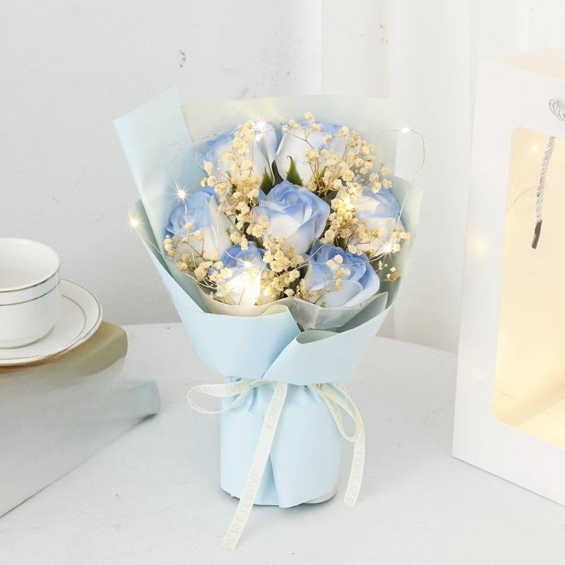 Ziemassvētku rožu ziepju zieds Radošs sasmalcināts ledus zils rokā turams pušķis Gypsophila sauso ziedu Valentīna dienas rožu pušķis_voghion.com