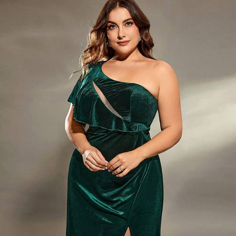 Elegant Off-Shoulder High-Slit Evening Dress For Parties & Special Occasions – Plus Size Bodycon Gown In Stunning Green_voghion.com