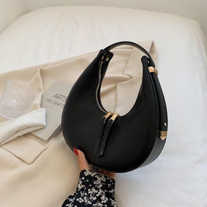 La nuova borsa di nicchia di quest'anno, borsa a mezzaluna a mezzaluna con spalla singola e ascellare di fascia alta da donna_voghion.com