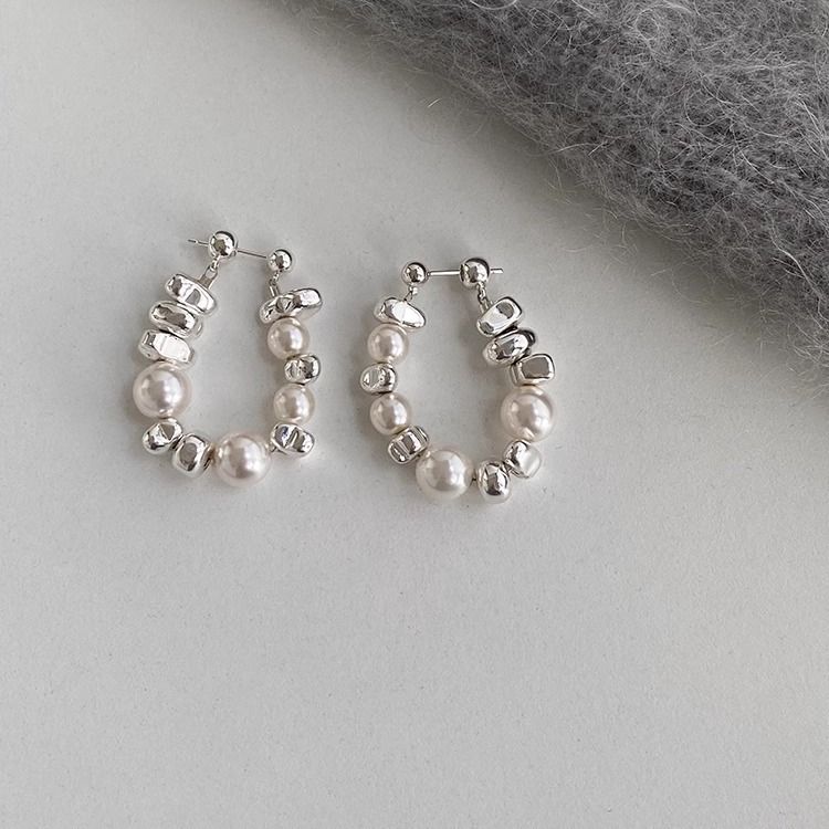 Nadelfragment Silber Perle Weiß Design Sinn Unregelmäßige Ohrringe Für Frauen Einfacher Vielseitiger Ohrschmuck_voghion.com