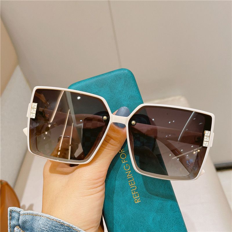 2023 Nuovo Polarized Beach Photo Sunscreen Dimagrante Alla Moda Quadrato Grande Montatura Spessa Gamba Larga Occhiali da Sole alla Moda_voghion.com