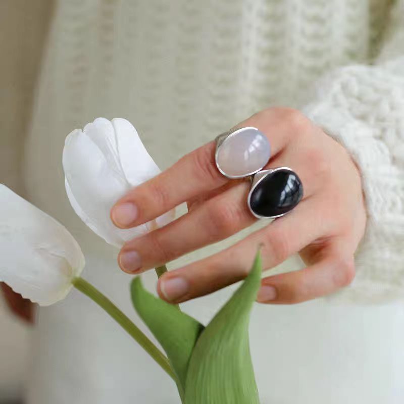Anello vintage di alta qualità con forma a uovo di piccione largo in onice nero per donna_voghion.com