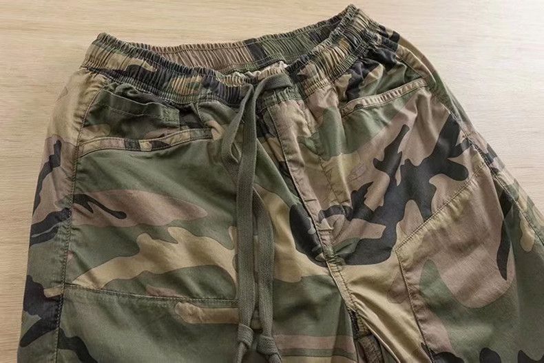 Arbeitskleidung für Herren – schmutzabweisend, strapazierfähig, mit Tarnmuster, locker sitzende Cargohose mit vielen Taschen._voghion.com