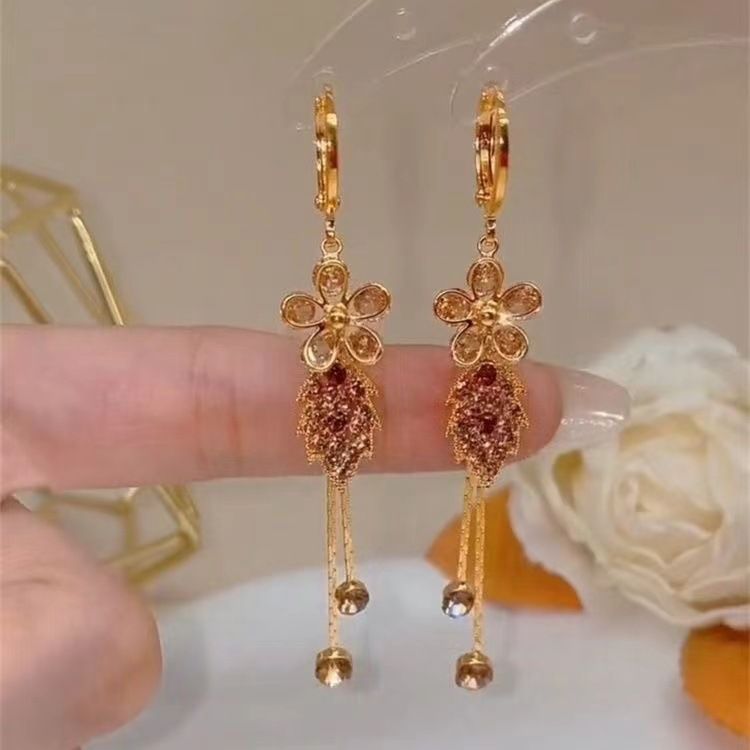 Super sprankelende diamanten paarse bloemen, bladeren, kwast E, internet beroemdheid stijl, gezicht tonen, dun en lang_voghion.com