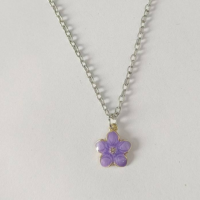 Kleding voor jonge meisjes Nieuwe geglazuurde vijfbladige bloemenketting Populaire legering Olie gedruppeld Hyun A-stijl bloemenhangerketting_voghion.com