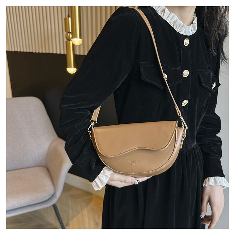 This year's fashionable solid color texture single shoulder crossbody for women's 2024 new versatile Instagram popular_voghion.com