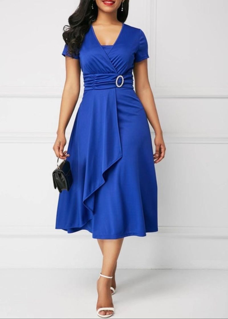 Abito con scollo a V e gonna ampia asimmetrica, temperamento moda 2025_voghion.com