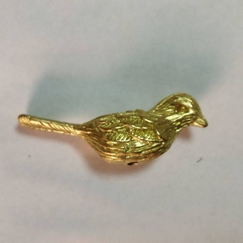 Modern Pirinç Duvar Kancası - Ahşap Tabanlı Zarif Sülün ve Yusufçuk Tasarımı, Ev ve Ofis İçin Matkapsız Yapışkan Montaj (5 kg Kapasite)_voghion.com